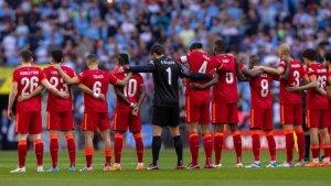 Pemain-Liverpool-melakukan-doa-bersama-sebelum-laga-kickoff-di-Liga-Inggris.jpg
