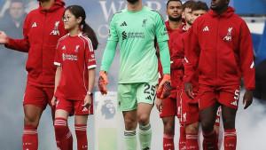 Pemain-Liverpool-memasuki-lapangan-untuk-melanjutkan-laga-Liga-Inggris.jpg