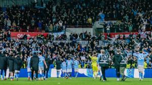Pemain-Manchester-City-menyapa-fans-setelah-laga-Liga-Inggris.jpg