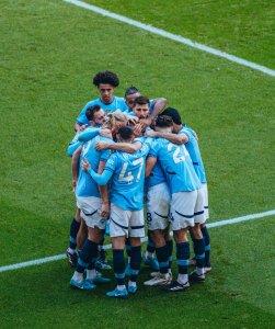 Pemain-Manchester-City-merayaan-gol-bagi-timnya-di-laga-Liga-Inggris-11-Juli-2025.jpg