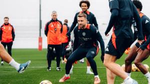 Pemain-Manchester-United-Luke-Show-kembali-menjalani-latihan-setelah-lama-cedera.jpg