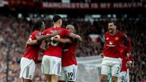 Pemain-Manchester-United-berkumpul-merayakan-gol-dalam-laga-Liga-Inggris-26-Oktober.jpg