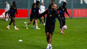 Pemain-Manchester-United-tampak-serius-tampi-santai-menjalani-latihan-jelang-lanjutan-Liga-inggris.jpg