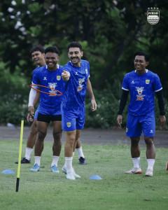 Pemain-Persib-Bandung-menjalani-latihan-foto-19-November.jpg