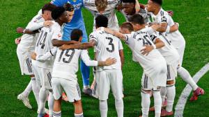Pemain-Real-Madrid-berkumpul-sambil-berbaris-melingkar-sebelum-kickoff-laga-Liga-Champions.jpg