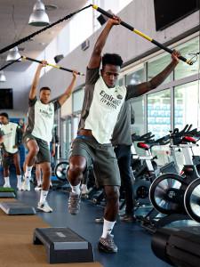 Pemain-Real-Madrid-menjalani-latihan-gym-dalam-ruangan-untuk-mengembalikan-kebugaran.jpg