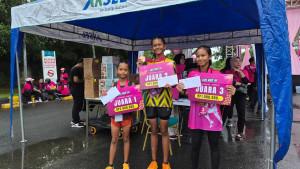 Pemenang-Women-Open-Fun-Run-9K-berfoto-bersama.jpg