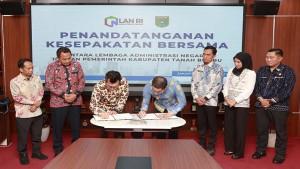 Pemkab-Tanahbumbu-dan-LAN-Teken-MoU.jpg