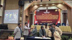 Penandatangan-berita-acara-rapat-pleno-terbuka.jpg