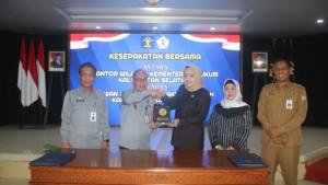Penandatanganan-kesepakatan-bersama-DPRD-Batola-dan-Kemenkum-Kalsel.jpg