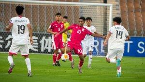 Pencetak-gol-kedua-Timnas-U17-Indonesia-Fadly-Alberto-sedang-merebut-bola.jpg