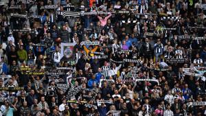 Pendukung-Juventus-selalu-hadir-dan-memberikan-dukungan-kepada-tim-kesayangan-30.jpg