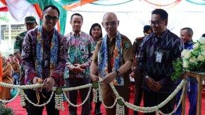 Pengguntingan-pita-dalam-Grand-Opening-Relokasi-KCP-Tapin.jpg