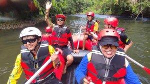 Pengunjung-saat-merasakan-sensasi-Susur-Sungai-Tapin-di-Kecamatan-Piani-Tapin.jpg