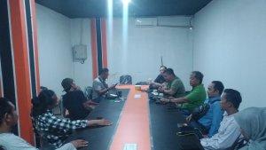 Pengurus-ARBB-bersama-semua-pengelola-rumah-biliar-saat-bersama-awak-media.jpg