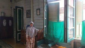 Penjaga-berharap-ada-perbaikan-terhadap-rumah-batu-di-Muara-Ninian.jpg