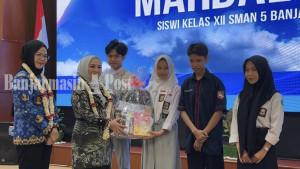 Penyerahan-bantuan-peralatan-sekolah-untuk-siswa-kurang-mampu.jpg