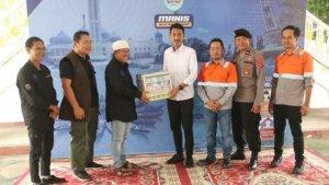 Penyerahan-bantuan-warga-terdampak-banjir-dari-PT-AGM.jpg