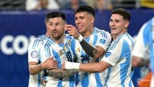 Penyerang-Argentina-10-Lionel-Messi-merayakan-mencetak-gol-kedua-timnya.jpg