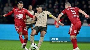 Penyerang-Prancis-Paris-Saint-Germain-07-Kylian-Mbappe-tengah.jpg