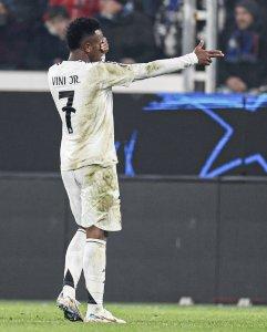 Penyerang-Real-Madrid-Vinicius-Junior-melakukan-selebrasi-dengan-menutup-matanya.jpg