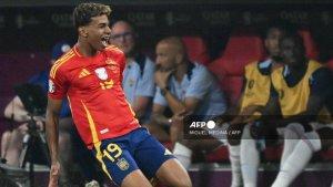 Penyerang-Spanyol-bernomor-punggung-19-Lamine-Yamal-merayakan-gol-pertama-bagi-timnya.jpg