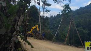 Perbaikan-jalan-yang-amblas-di-Birayang-HST.jpg
