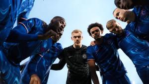 Permain-Chelsea-berdiskusi-singkat-sebelum-kick-off-dalam-suatu-laga.jpg