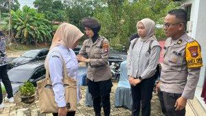 Personel-Polres-Balangan-melaksanakan-body-checking-kepada-peserta.jpg