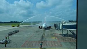 Pesawat-Air-Asia-yang-membawa-penumpang-perdana.jpg