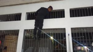 Petugas-Rutan-dan-Kodim-saat-dengan-seksama-memeriksa-blok-hunian-RutaN-bARABAI.jpg