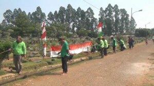 Petugas-TPU-Malaka-I-saat-melakukan-lomba-memancing-lele-pada-saluran-air-pemakaman.jpg
