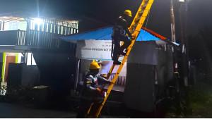 Petugas-Yantek-sudah-terbiasa-menangani-gangguan-kelistrikan-baik-siang-maupun-malam.jpg