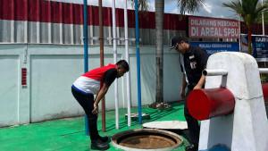 Petugas-dari-Pertamina-saat-melakukan-mengecekan-disalah-satu-SPBU.jpg