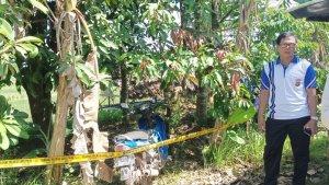 Petugas-kepolisan-memasang-garis-polisi-di-lokasi-penemuan-jasad-Fahmi.jpg