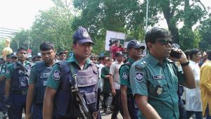Polisi-Bangladesh-seragam-lama.jpg