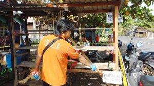 Polisi-melakukan-penyelidikan-di-bekas-lokasi-kebakaran-di-Desa-Bantuil-cerbon-batola-05062023.jpg