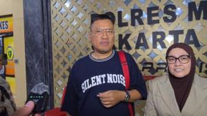 Politisi-PAN-Uya-Kuya-saat-mendatangi-Polres-Metro-Jakarta-Timur.jpg