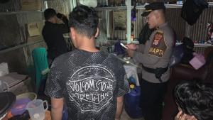 Polres-Banjarbaru-mengamankan-pemilik-dan-barang-bukti-tuak.jpg