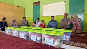 Polres-Tanahbumbu-salurkan-bansos1.jpg