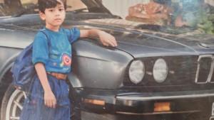 Potret-masa-kecil-Raffi-Ahmad-bersandar-di-mobil-BMW.jpg