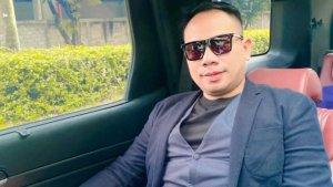 Potret-presenter-Vicky-Prasetyo-instagram-22.jpg
