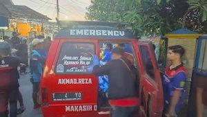 Proses-evakuasi-jenazah-Istiqomah-yang-ditemukan-tak-bernyawa-di-rumahnya.jpg