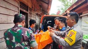 Proses-evakuasi-mayat-ditemukan-gantung-diri-di-Kelurahan-MabuunTabalong-Kalsel.jpg