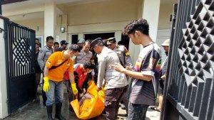 Proses-wanita-yang-ditemukan-di-rumah-kontrakan-terbakar-di-Jalan-Angkasa.jpg