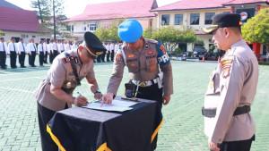 Prosesi-penandatanganan-berita-acarapelantikanKabag-Ops.jpg