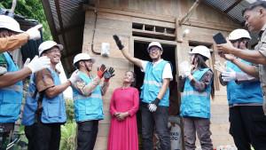 Prosesi-penyalaan-program-LUTD-di-rumah-Maria-warga-desa-Hingan-Tokung-Murung-Raya.jpg