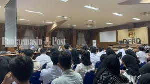 RAPAT-Komisi-I-DPRD-Banjarbaru-menggelar-Rapat-Dengar-Pendapat-f.jpg