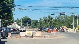 Rambu-peringatan-hati-hati-dan-alat-pembatas-jalan-dipasang-pada-titik-Bundaran-Paringin.jpg