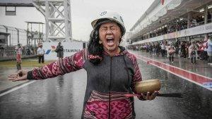 Rara-Isti-Wulandari-alias-Mba-Rara-pawang-hujan-saat-gelaran-MotoGP-Mandalika-2022.jpg